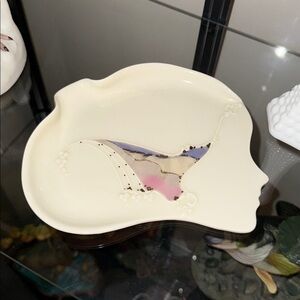 Signed Carolyn Carroll 1999  Silhouette Decorative Plate